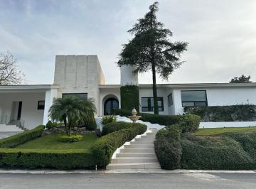 Casa · 647m² · 3 Recámaras · 4 Estacionamientos · Casa en Renta en Las Misiones