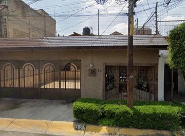 Casa de 3 habitaciones, Nezahualcóyotl · Casa en Bosque de Aragon, con Patio, Cerca de Metro Villa de Aragon, Escuela, Plazas y Vias Rapidas.
