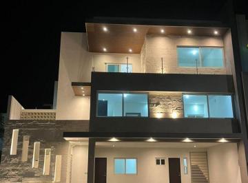 Casa de 3 habitaciones, Monterrey · Espectacular Casa Nueva Frente a Parque en Priv Residencial Monterrey Zona Uro