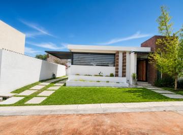 Casa de 2 habitaciones, Tequisquiapan · Casa en Venta en Tequisquiapan, 1 Planta, 2 Recamaras, Barrio de San Juan