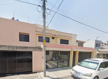 Casa de 4 habitaciones, Querétaro · Bellisima Propiedad de Dos Plantas Ubicada en Calle Cerro Escondido #43, Queretaro