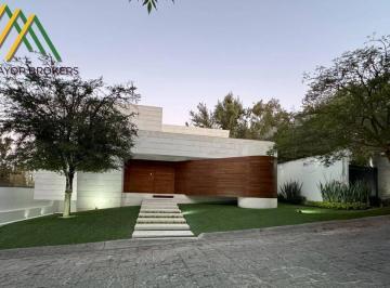 Casa · 664m² · 3 Recámaras · 5 Estacionamientos · Impresionante Residencia en Venta El Coto Av Universidad 6000