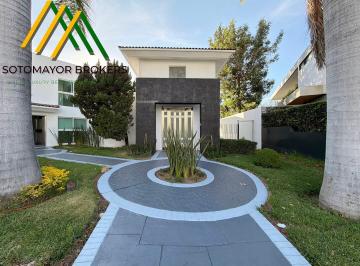 Casa en condominio · 800m² · 3 Recámaras · 9 Estacionamientos · Casa en Renta y Venta Puerta de Hierro