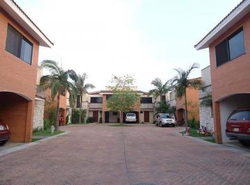 Casa de 3 habitaciones, Fortín · Casa en Renta en El Centro de Fortín en Privada con Vigilancia.