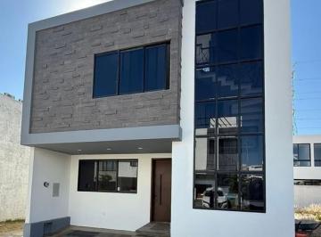Casa · 200m² · 4 Recámaras · 1 Estacionamiento · Hermosa Casa en Venta en Capital Norte