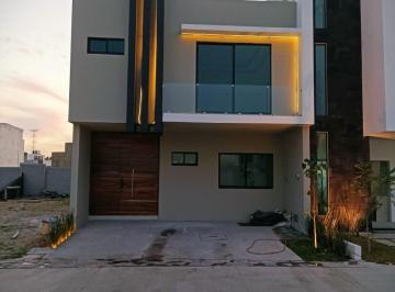 Casa · 195m² · 4 Recámaras · 2 Estacionamientos · Hermosa Casa en Preventa en Vale Imperial