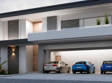 Casa · 730m² · 4 Recámaras · 3 Estacionamientos · Casa en Venta en Fraccionamiento Sierra Alta, Monterrey, Carretera Nacional, N. L