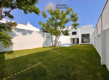 Casa · 225m² · 4 Recámaras · 2 Estacionamientos · Casa - Lomas de Trujillo