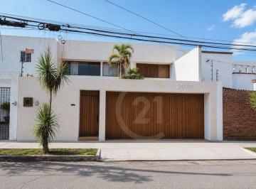 5e0b2742b8214dd24e58d26079b02e911a031bf82786d4e44ea7bb895928253f · Casa Oportunidad Para Remodelar a un Paso de Parque Italia, Providencia