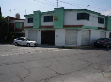 Casa · 544m² · 9 Recámaras · 3 Estacionamientos · Venta de Casa con Departamento y Tres Locales en San Buenaventura Toluca