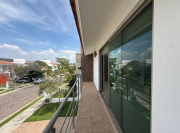 Casa de 3 habitaciones, Tlajomulco de Zúñiga · Casa Remodelada en Venta en Bosques de Santanita, Amplios Espacios y Vistas Verdes.