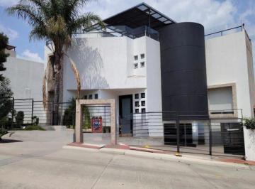 Casa · 293m² · 3 Recámaras · 4 Estacionamientos · Venta / Renta de Casa en 6ta Sección de Lomas Verdes