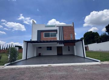 Casa · 320m² · 4 Recámaras · 3 Estacionamientos · Residencia en Renta Atrás de Plaza San Diego