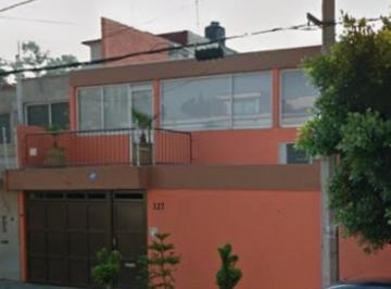 Casa de 3 habitaciones, Azcapotzalco · Casa de 300 m² Construidos en Clavería—remate Bancario Desde $780,000