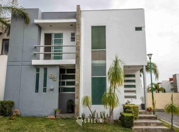 Casa de 3 habitaciones, Zapopan · Casa en Esquina en Venta Frente Al Parque Metropolitano