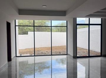 Casa de 4 habitaciones, Monterrey · Casa en Venta en Carretera Nacional