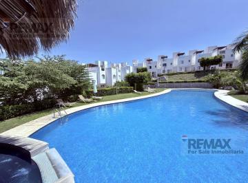Casa en condominio · 95m² · 3 Recámaras · 1 Estacionamiento · Venta de Casa en Condominio con Acceso Al Lago, Roof Garden y Alberca en Club Náutico de Tequesquite
