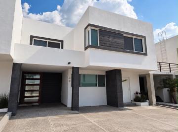 Casa · 3 Recámaras · Casa - Fraccionamiento Cañadas del Lago