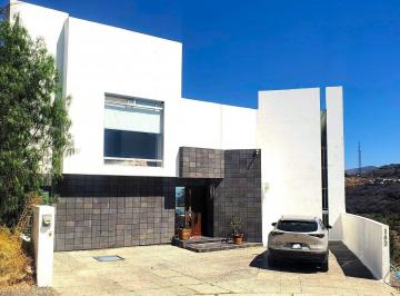 Casa · 323m² · 3 Recámaras · 4 Estacionamientos · Casa en Renta o Venta en Real de Juriquilla