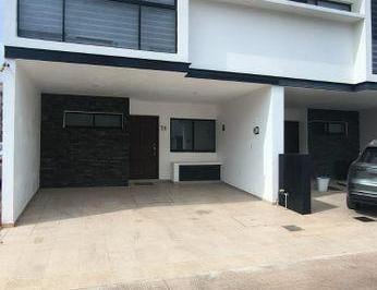 Casa en condominio · 121m² · 3 Recámaras · 2 Estacionamientos · Casa en Renta en Fraccionamiento Zimalta, Coto Areto, Tlaquepaque