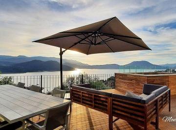 Casa · 500m² · 4 Recámaras · 6 Estacionamientos · Casa de Lujo con Vista Franca Al Lago
