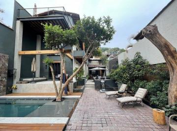 Casa · 580m² · 5 Recámaras · 3 Estacionamientos · Residencia Moderna con Esencia Vallesana en El Centro de Valle de Bravo?