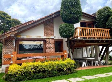 Casa en condominio · 267m² · 3 Recámaras · 2 Estacionamientos · Casa en Condominio Estilo Vallesano Cerca del Centro de Valle de Bravo