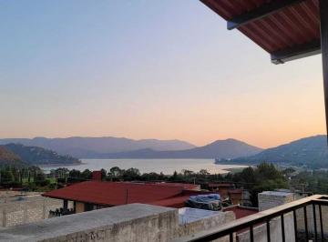 Casa · 240m² · 3 Recámaras · 3 Estacionamientos · Casa con Vista Al Lago, Diseño Único y Acabados en Madera Artesanal