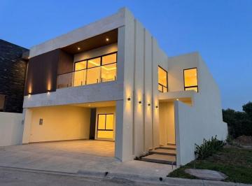 Casa de 3 habitaciones, Monterrey · Casa en Venta en Carretera Nacional El Uro