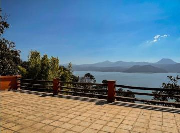 Casa · 550m² · 4 Recámaras · 2 Estacionamientos · "San Gaspar Valle de Bravo: Lujo y Naturaleza en un Solo Hogar"
