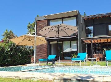 Casa en condominio · 340m² · 4 Recámaras · 4 Estacionamientos · ? Hermosa Casa en Venta en Rincón de Estradas, Valle de Bravo?