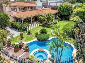Casa · 630m² · 3 Recámaras · 2 Estacionamientos · Residencia Impecable con Alberca en Sumiya, Cerca de Cuernavaca