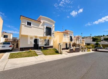 Casa · 101m² · 3 Recámaras · 2 Estacionamientos · Casa en Venta en Verona Residencial, Tijuana