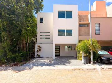 1 · Casa en Renta en Arbolada, Espacio y Confort en Zona Huayacan