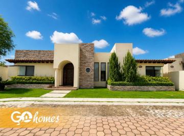 Casa de 3 habitaciones, Tequisquiapan · Residencia en Venta en El Dorado, Tequisquiapan, Amueblada, Alberca, Privacidad