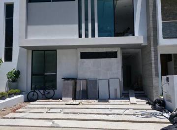 Casa · 230m² · 4 Recámaras · 3 Estacionamientos · Casa en Casa Fuerte