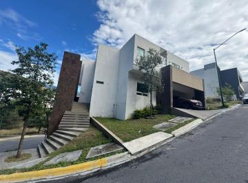 Casa · 550m² · 4 Recámaras · 7 Estacionamientos · Casa en Renta La Toscana Carretera Nacional