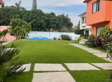Casa en condominio de 3 habitaciones, Cuernavaca · Lomas de Cuernavaca, Vendo Amplia Casa en Condominio Jardín, Alberca, Cancha