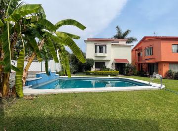 Casa en condominio de 3 habitaciones, Cuernavaca · Lomas de Cuernavaca, Vendo Amplia Casa en Condominio Jardín, Alberca, Cancha