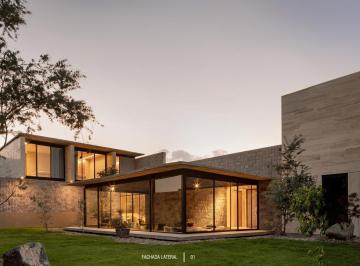 Casa · 650m² · 4 Recámaras · Casa en Venta en Jurica, Querétaro