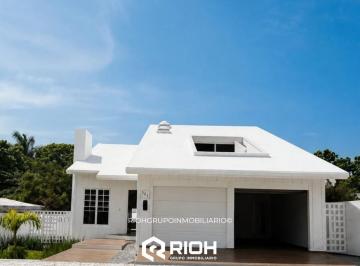 Casa · 600m² · 4 Recámaras · 2 Estacionamientos · Casa en Venta Colonia Loma del Gallo Ciudad Madero