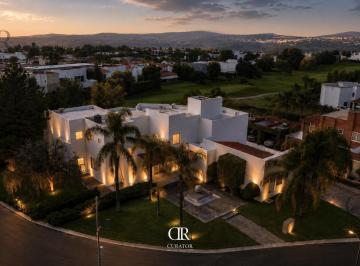 Casa · 650m² · 3 Recámaras · 7 Estacionamientos · Casa en Renta en El Campanario, Querétaro