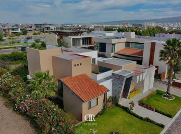 Casa · 400m² · 3 Recámaras · Casa en Venta en El Campanario, Querétaro.