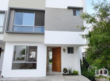 Casa · 112m² · 3 Recámaras · 2 Estacionamientos · Casa en Renta Zakia en Queretaro