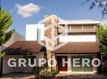 Casa · 280m² · 4 Recámaras · 2 Estacionamientos · Casa en Renta Coto San Nicolas