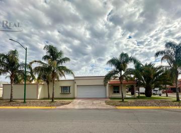 Casa · 250m² · 2 Recámaras · 2 Estacionamientos · Casa en Renta en Fraccionamiento Leones II
