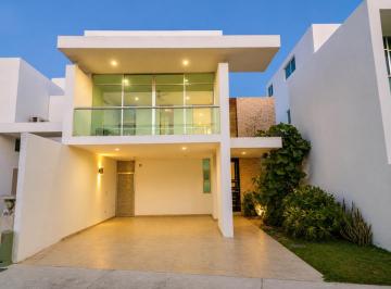 1 · Casa en Venta en Altabrisa, Mérida, Yucatán