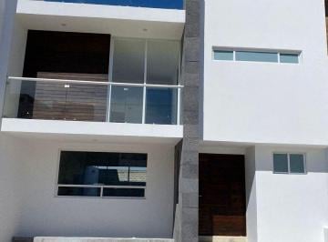 Casa · 220m² · 3 Recámaras · 3 Estacionamientos · Preciosa Casa en Cañadas del Arroyo, Roff Garden, Jardín, 3 Recamaras, Estudio.