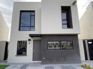 Casa · 139m² · 4 Recámaras · 2 Estacionamientos · En Venta Casa en El Mirador, Estudio o 4ta Recamara en Pb, 3.5 Baños