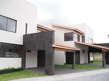 Casa · 301m² · 3 Recámaras · 3 Estacionamientos · En Venta Casa en Balvanera Polo Country Club, en La Mejor Zona de Querétaro!